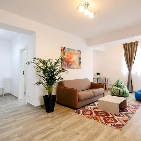 Vitan Oasis ---free Secured Private Parking---self Check-in-- Apartament *