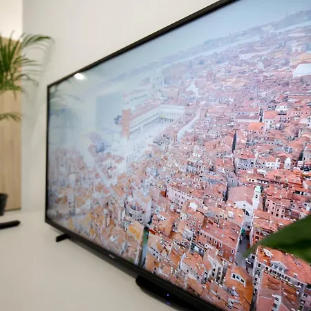 Vitan Oasis ---free Secured Private Parking---self Check-in-- Апартаменты Бухарест