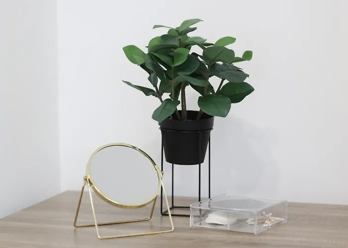 Vitan Oasis ---free Secured Private Parking---self Check-in-- Апартаменти