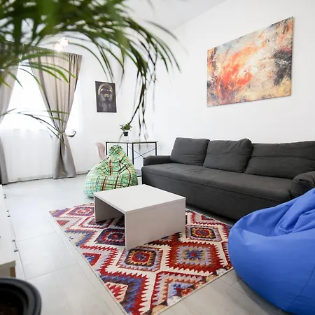 Vitan Oasis ---free Secured Private Parking---self Check-in-- Apartment