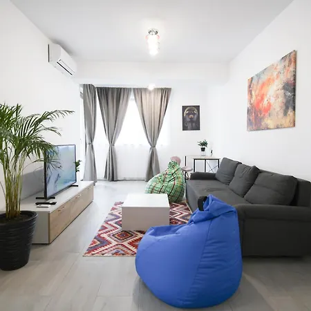 Apartment Vitan Oasis ---free Secured Private Parking---self Check-in-- Bucharest